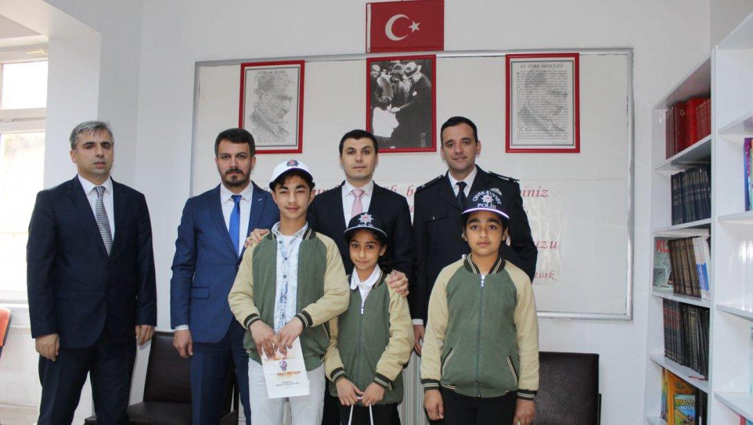Yenidoğan Ortaokulu Öğrencilerimiz Polislerimize Mektup Yazdı