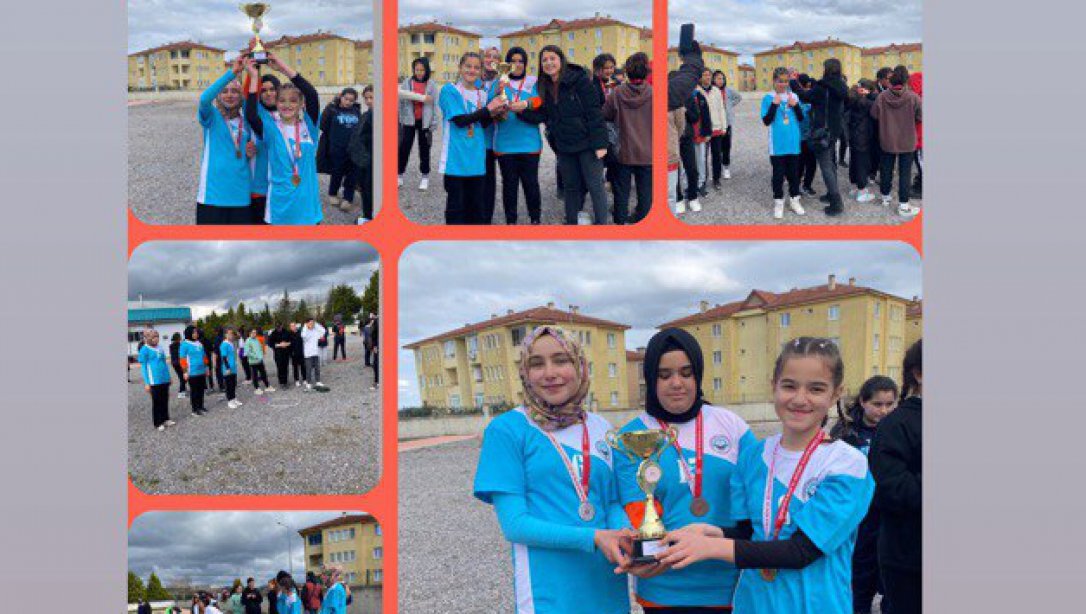 Taraklı İmam Hatip Ortaokulu Okul Sporları küçük kızlar Bocce turnuvasında İl ikincisi olarak Sakarya'yı temsilen bölge turnuvalarına katılmaya hak kazanmıştır. Okulumuza teşekkür eder, başarılarının devamını dileriz.