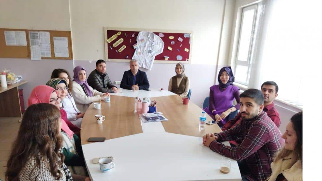 İlçe Milli Eğitim Müdürümüz Serkan KORKMAZ Yenidoğan ilkokulu Anasıfını ve Yenidoğan Ortaokulunu ziyaret ederek öğretmen ve öğrencilerimizle  bir araya geldi.