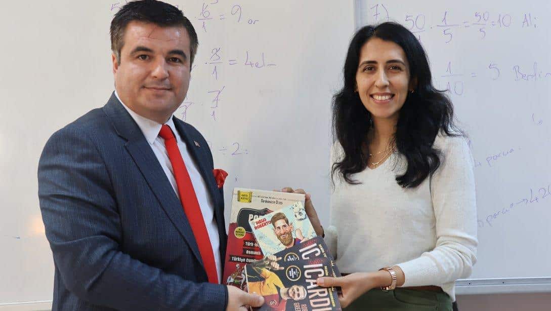 İlçe Milli Eğitim Müdürümüz Remzi Yetkin, Taraklı Ortaokulu'nda öğrencilere hikaye kitabı hediyesi takdiminde bulundu.