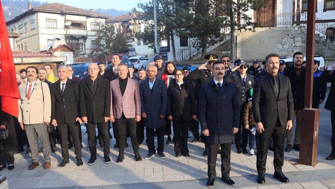 İlçe Millî Eğitim Müdürümüz Raşit ŞAHİN, 10 Kasım Atatürk'ü Anma Programı kapsamında gerçekleştirilen Çelenk Sunma Törenine katıldı