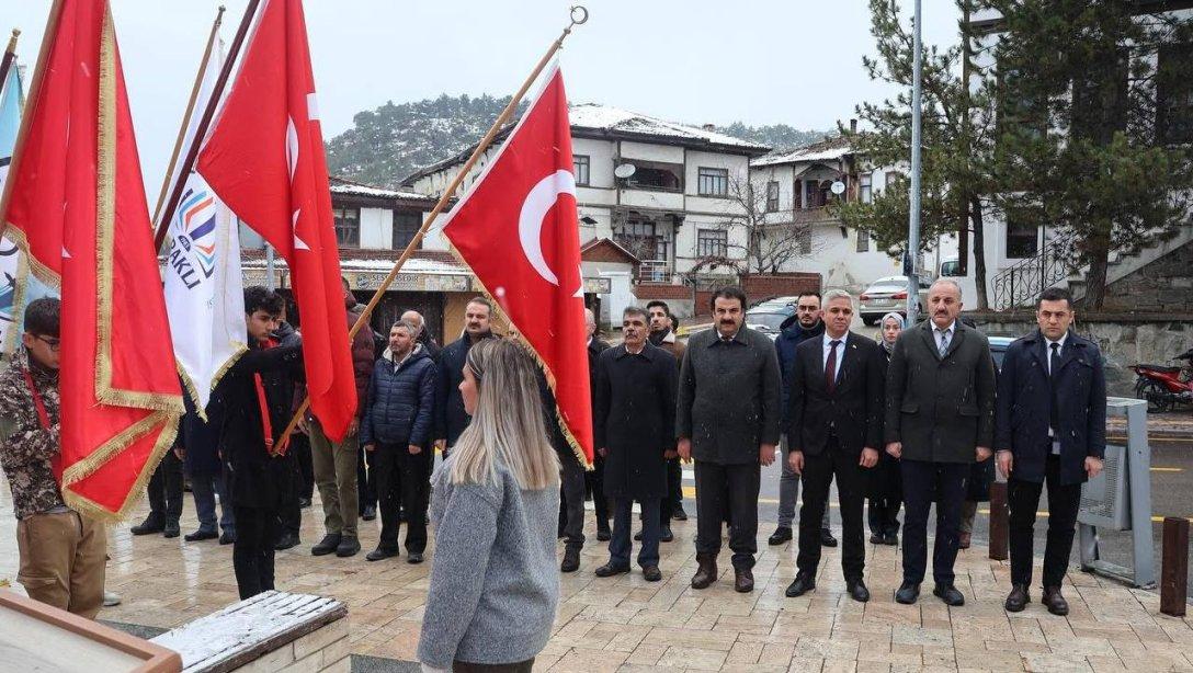 İlçe Millî Eğitim Müdürümüz Raşit ŞAHİN, 24 Kasım Öğretmenler günü programı kapsamında gerçekleştirilen Çelenk Sunma Törenine katıldı.