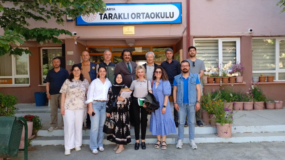 Sakarya Bölge Müdürlüğü ve Geyve Orman İşletme Müdürlüğü ile işbirliğiyle Taraklı Ortaokulunda öğretmenlerimize yönelik orman yangınlarıyla ilgili eğitim düzenlenmiştir.